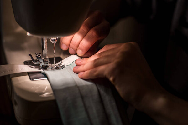 шитье масок против коронавируса
