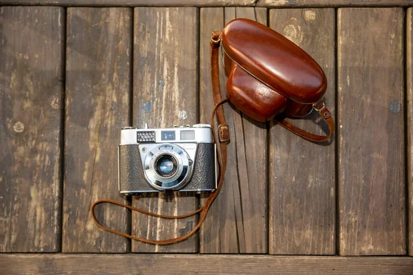 Cámara Película Vintage Sobre Fondo Madera — Foto de Stock