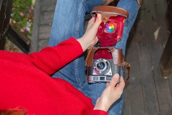 Classic Camera Woman Hand — Stock Photo, Image