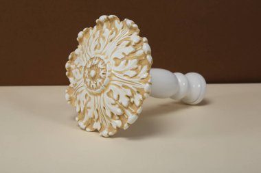 Perdeler için kornişler, iç tasarım