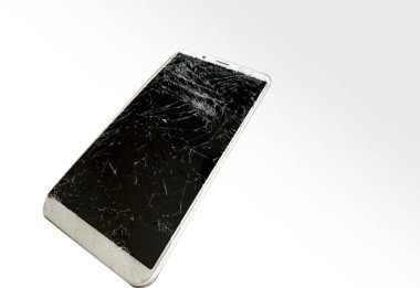 Kırık cep telefonunu kapat