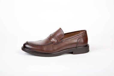 Beyaz arkaplanda erkek ayakkabıları 