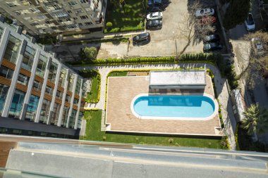 Modern, lüks apartman binası.