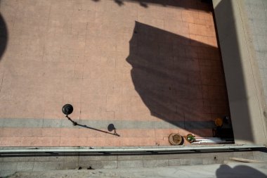 Sokak lambası ve gölgenin üst görünümü