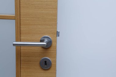 Dış kapı kolu ve Metal çerçeveye güvenlik kilidi