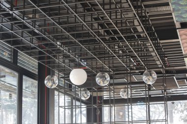 Askıya alınmış tavanın kurulumu