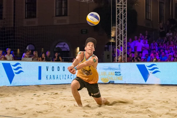 Nejc bir hizmet Ljubljana plaj voleybolu challenge finalde alma Zemljak