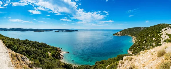 Panoramablick auf das adriatische Meer in der Nähe der Stadt lopar auf der Insel rab Stockbild