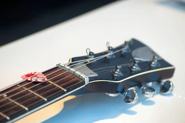 Gitarre Als Nahaufnahme Repräsentiert Rockband Gitarren Sound Elektrifizierte Soundsysteme Hard — Stockfoto