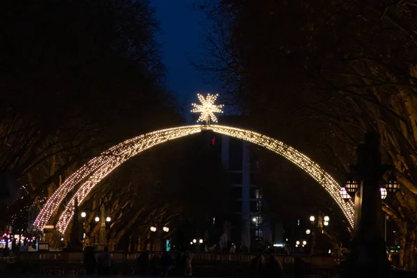 Arco Navidad Ciudad Noche — Foto de Stock