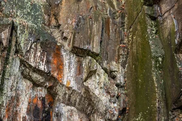 Eski Taş Ocağının Büyük Uçurum Kenarı Kayalık Duvarlar Için Klasik — Stok fotoğraf