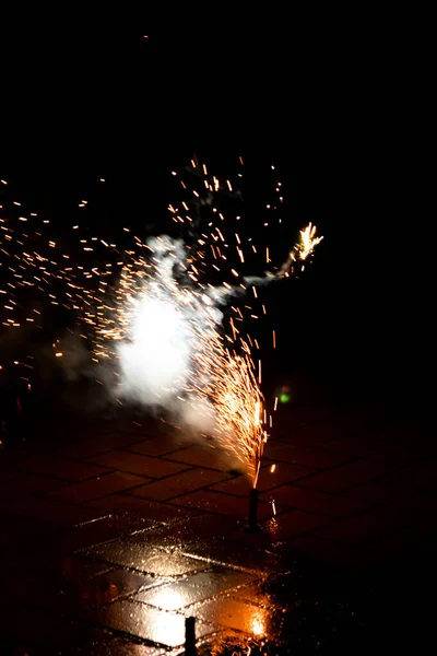 Colorful Fireworks Illuminates Silvester Night Firecrackers Bangers Explosive Pyrotechnics Fountains — Stock Photo, Image