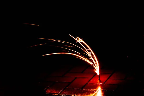 Coloridos Fuegos Artificiales Iluminan Noche Silvestre Con Petardos Pandilleros Explosivos — Foto de Stock