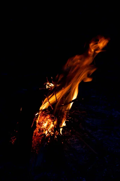Shiny Burning Fire Dark Shows Romantic Side Campfire Bonfire Fire — Stock Photo, Image