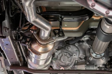 Yeni modern bir arabanın motoru 