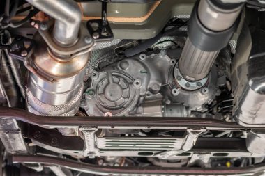 Yeni modern bir arabanın motoru 