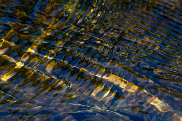 Шовкові Брижі Воді Кристально Чистого Струмка Води Ідилічний Природний Фон — стокове фото