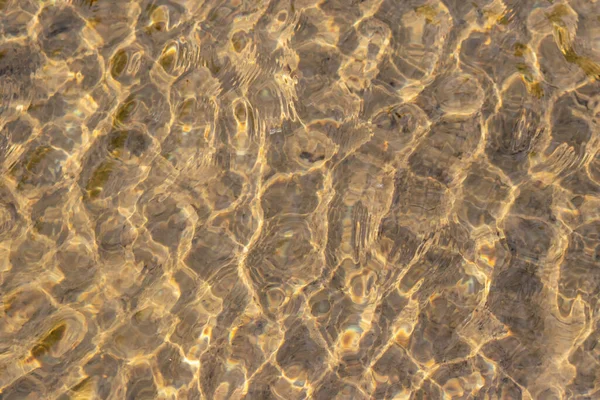 Kristal Berrak Bir Deresinin Suyundaki Ipeksi Dalgalar Yüksek Açılı Doğal — Stok fotoğraf