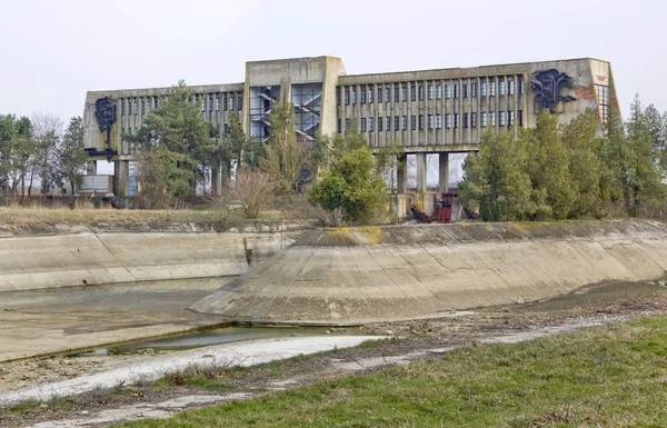 Fedorovsk hidroelektrik santrali, Rusya 'nın güneyindeki en büyük hidroelektrik santrallerinden biriydi, tarlaları sulamak ve Kuban Nehri' ndeki su seviyesini düzenlemek için..