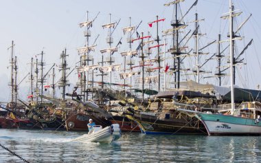 Akdeniz kıyısı Türkiye doğal güzelliği ve sıcak iklimi ile ünlüdür.