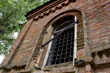 Rusya 'nın güneyinde birçok kilise vardır. Çarlık döneminden beri gelenek ve geleneklerle bağlantılıdır..
