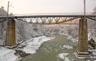 Adygea Cumhuriyeti konumu. Kuzey Kafkasya 'da kışın doğa özellikle güzeldir..