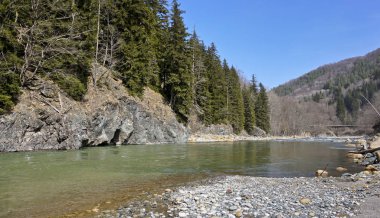 Kuzey Kafkasya 'nın inanılmaz doğası turistler için olumlu duygular doğuruyor. Konum: Karachay-Kıraçsız Cumhuriyet.