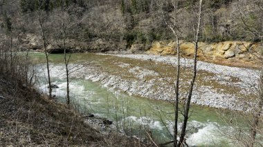Kuzey Kafkasya 'nın inanılmaz doğası turistler için olumlu duygular doğuruyor. Konum: Karachay-Kıraçsız Cumhuriyet.