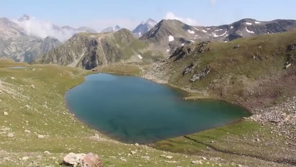 地点射击 卡拉奇 切尔凯斯共和国 主要高加索山脉地区 卡莉加湖景 — 图库视频影像