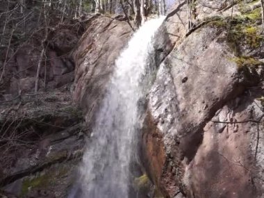 Adygea Cumhuriyeti konumu. Yürüyüş. Guzeripl köyünde ulaşılamaz ve güzel bir şelale..