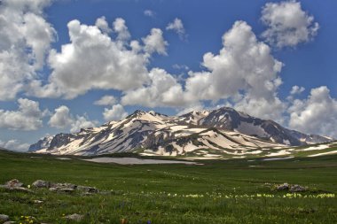 Adigea Cumhuriyeti konumu. Tetis 'in antik okyanusunu bulmak. İnanılmaz güzel dağlık alanlar, yürüyüş için ulaşılabilir..