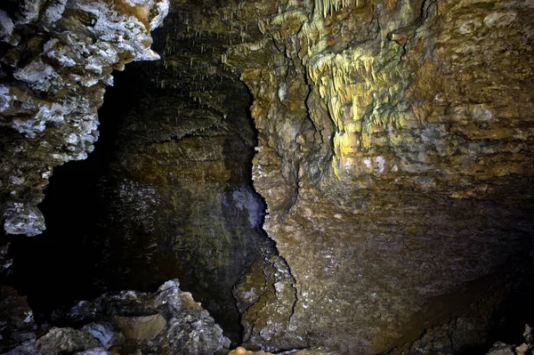 ロケーション 北コーカサス アディジェ共和国 ラゴナク高原の美しくアクセスできない洞窟の土地 — ストック写真
