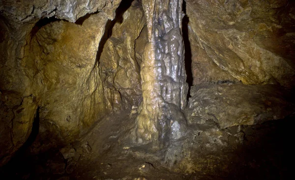 고원의 아름답고 수없는 동굴들의 땅인아 디게아 공화국의 코카서스 — 스톡 사진