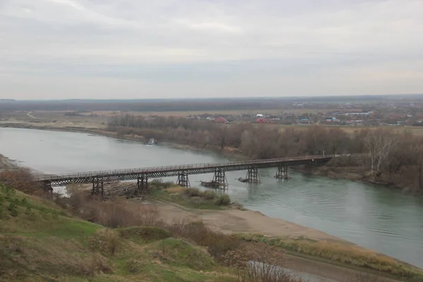 Yeri Rusya, Krasnodar Bölgesi, Ust-Labinsky bölgesi. Tarihsel geçmişi olan şaşırtıcı doğal yerler. Yürüyüş