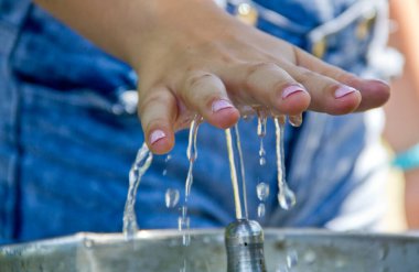 Yeri Rusya, Krasnodar Bölgesi, Ust-Labinsky bölgesi. Tarihsel geçmişi olan şaşırtıcı doğal yerler. Yürüyüş.