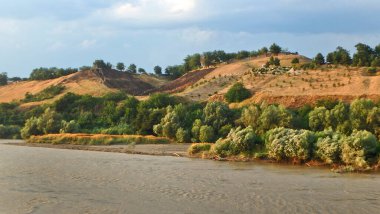 Yeri Rusya, Krasnodar Bölgesi, Ust-Labinsky bölgesi. Tarihsel geçmişi olan şaşırtıcı doğal yerler. Yürüyüş