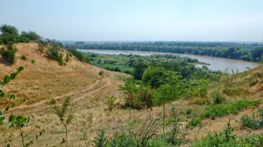 Yeri Rusya, Krasnodar Bölgesi, Ust-Labinsky bölgesi. Tarihsel geçmişi olan şaşırtıcı doğal yerler. Yürüyüş