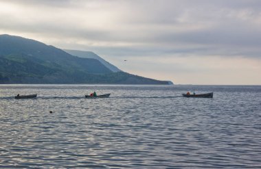 Rusya bölgesi, Krasnodar Bölgesi, Karadeniz kıyısı. Tatil beldeleri, turizm, balıkçılar ve eğlence bölgesi.