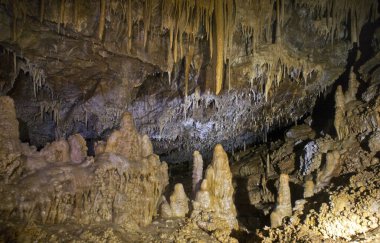 Konum Rusya, Krasnodar Bölgesi. Isichenko mağarası, hayranların ulaşamayacağı güzellikte ve Kafkasya 'daki en uzun mağaralardan biridir. Sıra dışı mağara.