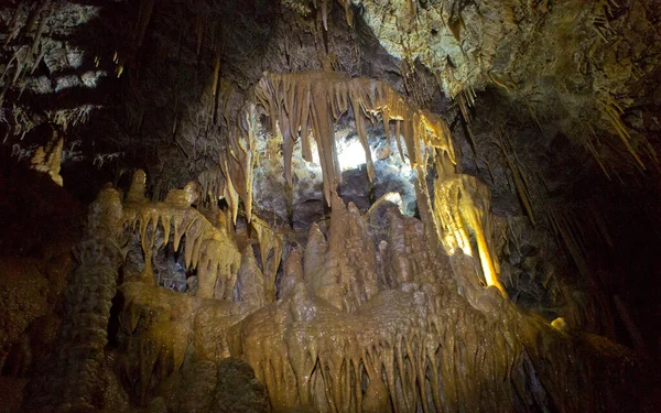 러시아 크라스노다르 동굴은 아름답고 접근하기 어려운 곳으로 코카서스에서 가운데 하나입니다 — 스톡 사진