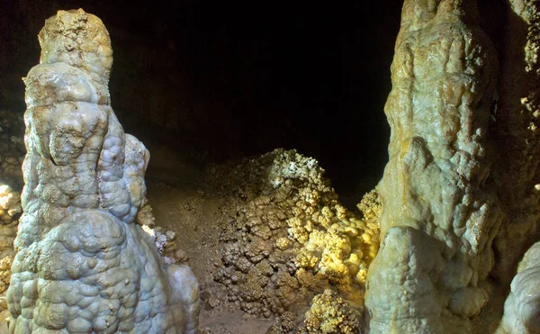 俄罗斯克拉斯诺达尔领地伊西琴科洞穴 美丽得惊人 歌迷无法到达 是高加索地区最长的洞穴之一 极度崩塌 — 图库照片