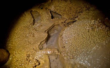 Konum Rusya, Krasnodar Bölgesi. Isichenko mağarası, hayranların ulaşamayacağı güzellikte ve Kafkasya 'daki en uzun mağaralardan biridir. Sıra dışı mağara.