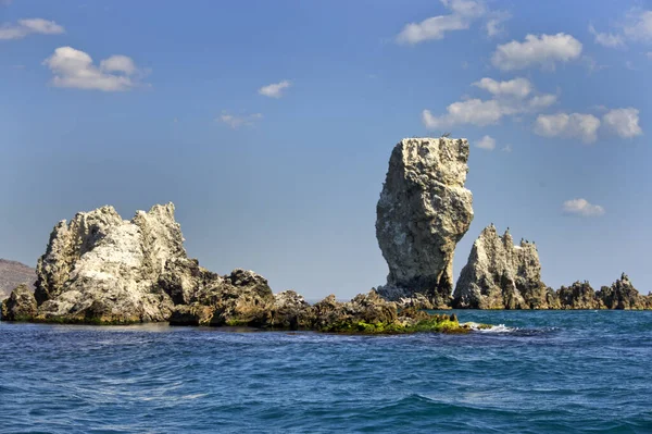 Bölge - Kırım Cumhuriyeti, Opuk ulusal rezervi bölgesi. Yürüyüş ve deniz turizmi için inanılmaz güzel yerler ve manzaralar.