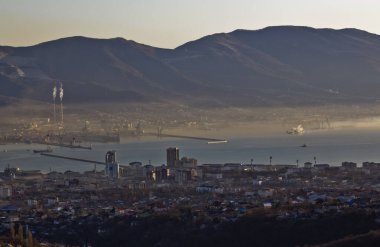 Krasnodar Bölgesi, Rusya, Novorossiysk. Zengin ve kahramanca bir geçmişi olan büyük bir liman şehri..