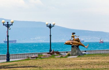 Krasnodar Bölgesi, Rusya, Novorossiysk. Zengin ve kahramanca bir geçmişi olan büyük bir liman şehri..