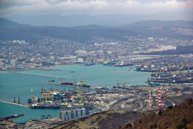 Krasnodar Bölgesi, Rusya, Novorossiysk. Zengin ve kahramanca bir geçmişi olan büyük bir liman şehri..