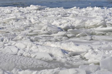 buz çarşaf float nehir Tuna