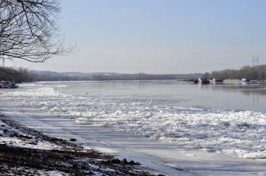 buz çarşaf float nehir Tuna