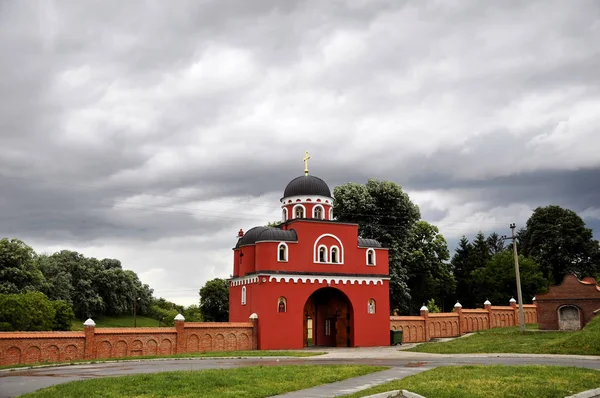 Old monastery Krushedol  entrance gate. Voivodina, Srbia — Stock Photo, Image