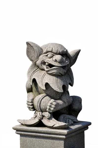 Каменная статуя конского дракона на белом фоне — стоковое фото